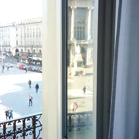 Piazza Castello 4*