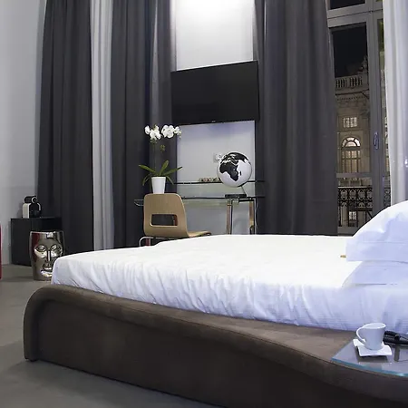 Piazza Castello Aparthotel 3*