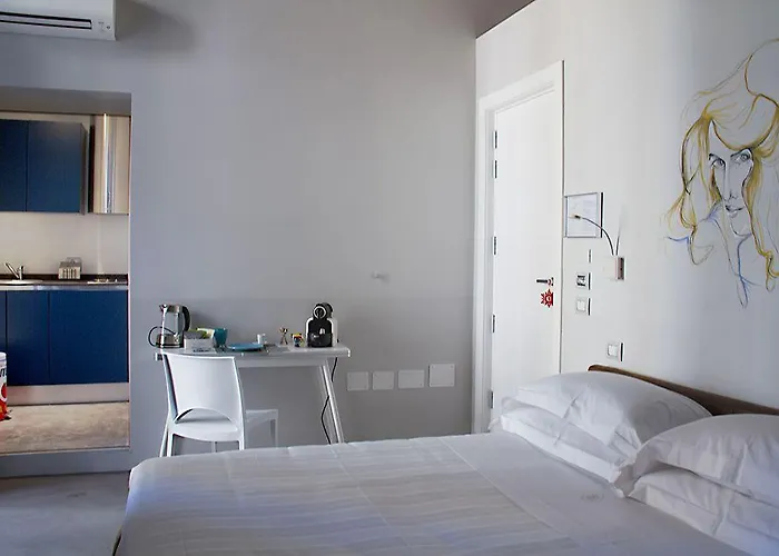 Aparthotel Piazza Castello 4*